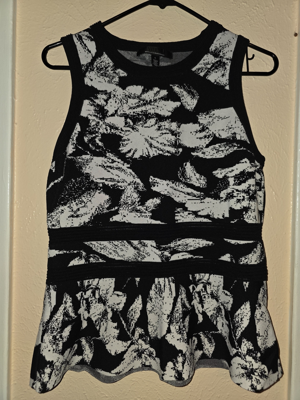 White House Black Market Abstract Floral Peplum Knit Sweater Tank Top L